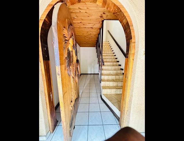 5 BEDROOM HOUSE FOR SALE IN BRACKENHURST